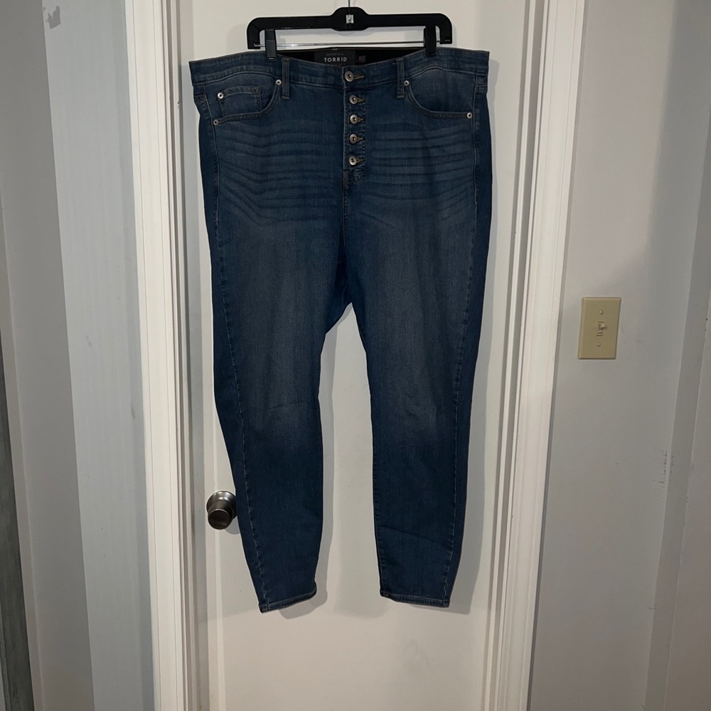 Torrid WM Plus 22R Sky High Skinny Jeans  Button Closure 5 Pockets Tapered Legs